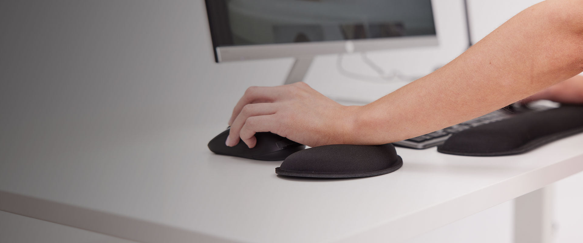 A hand uses a mouse on a Gorilla Grip wrist set for comfortable computing